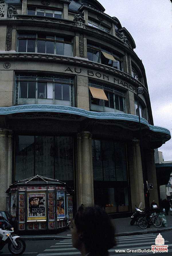 Foto, exterior, fachada na esquina da rua · · Magasin au Bon Marché em Paris na França.