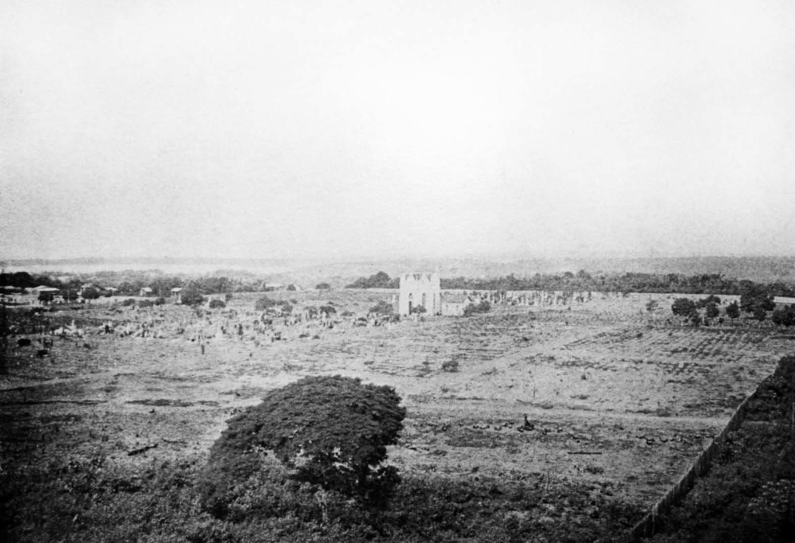 Vista do cemitério São João Batista. In: Relatório do superintendente municipal Arthur César Moreira de Araújo, 1901.